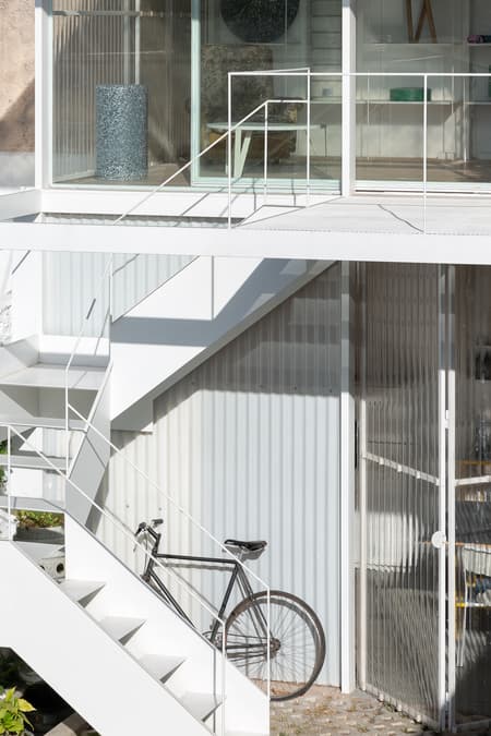 Proyecto Mutan workshop and showroom